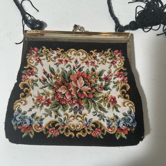 Elegant Black Floral Wristlet Clutch - Picture 2 of 8